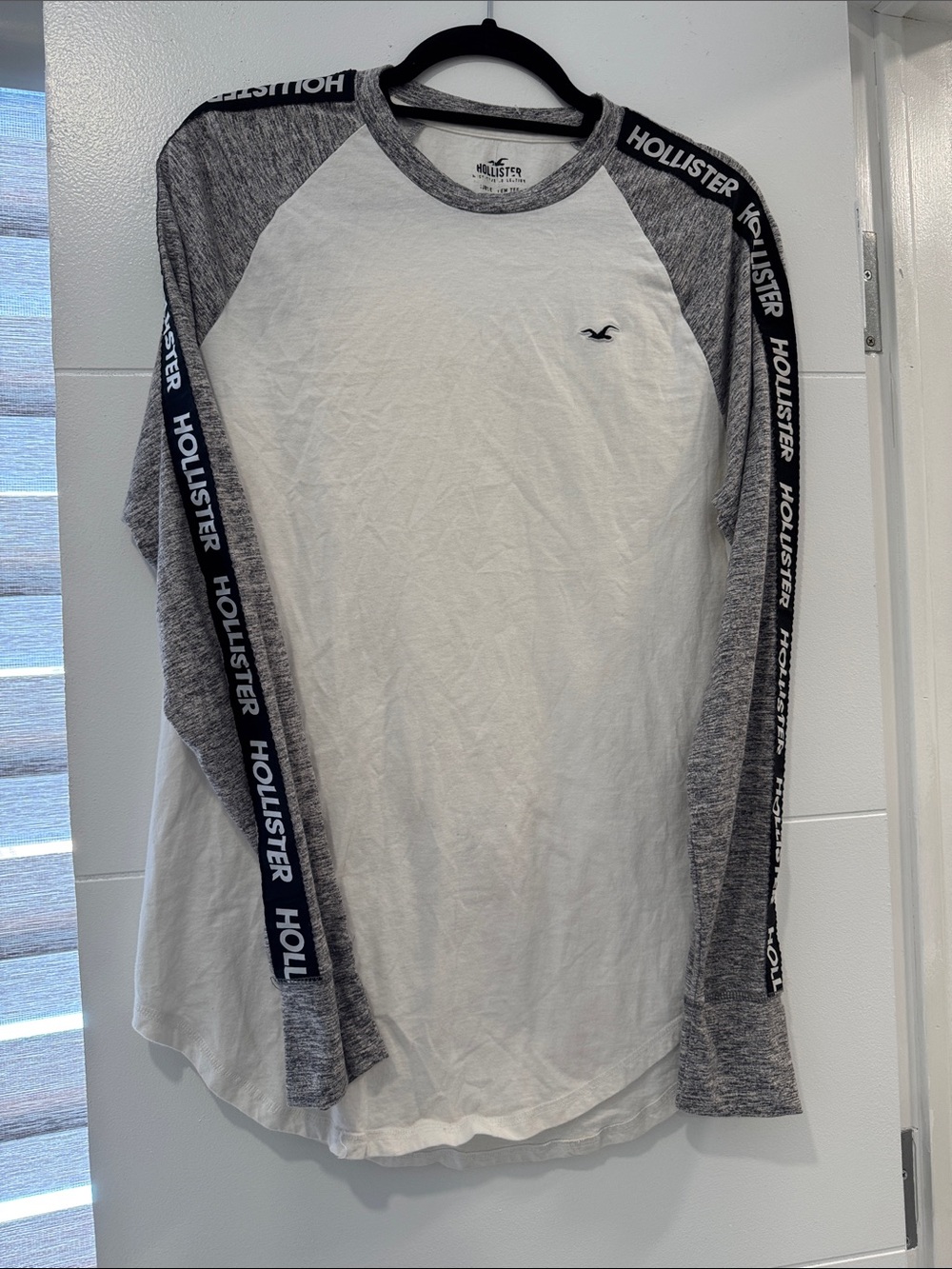 Hollister Raglan Tee Mens Small White Good Logo Tape Long Sleeve Baseball Shirt